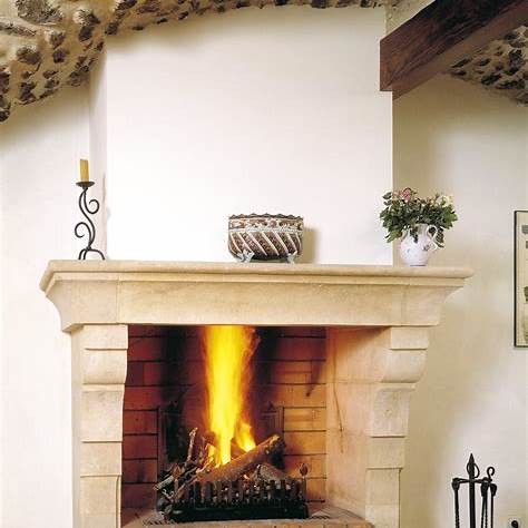 Cheminée traditionnelle en pierre